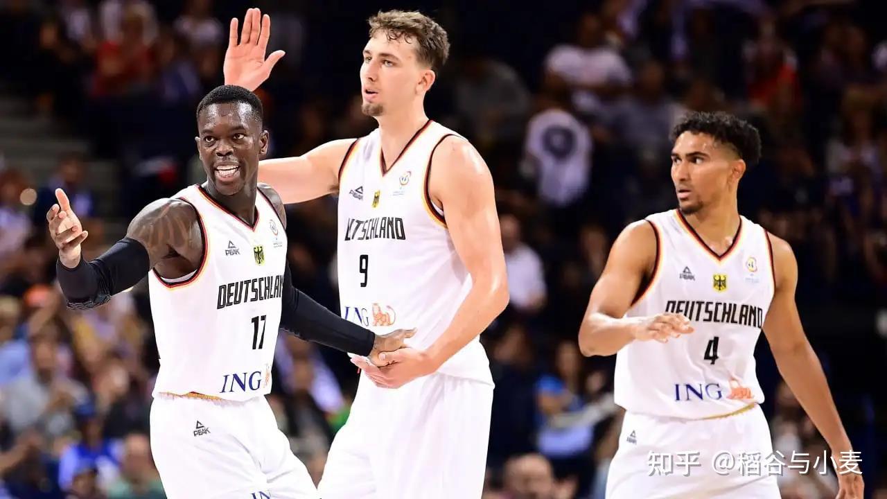 借助社交媒 借助社交媒