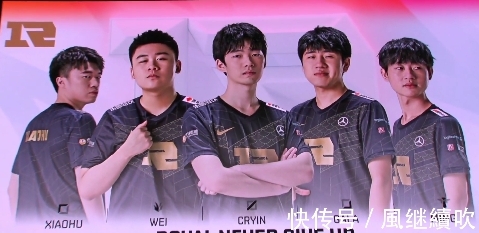 但她用坚韧 但她用坚韧